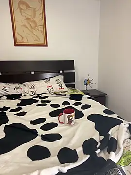 Roxie Blade Dyva online show from April 20, 12:30 pm