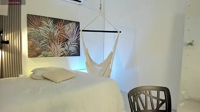 Snapshot of ivania_lua chatting on April 18, 11:23 am ivania lua online show from April 18, 11:23 am