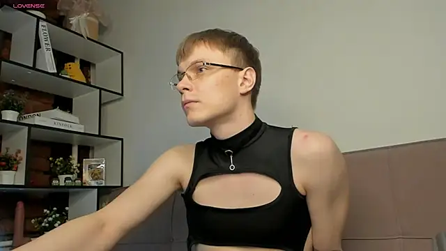 TwinkWhite online show from May 4, 9:28 pm