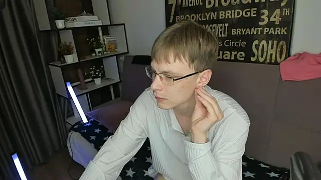 TwinkWhite online show from May 24, 9:04 pm