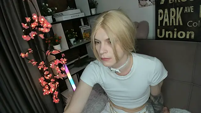 TwinkWhite online show from May 30, 9:53 pm