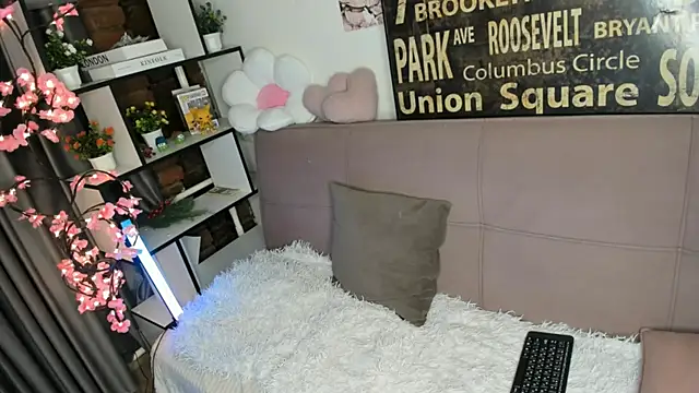 TwinkWhite online show from May 31, 9:26 pm