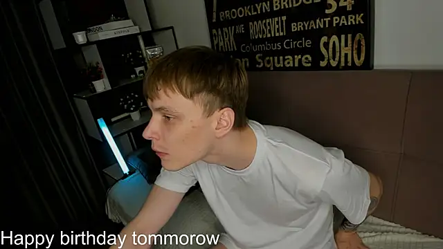 TwinkWhite online show from May 14, 9:01 pm