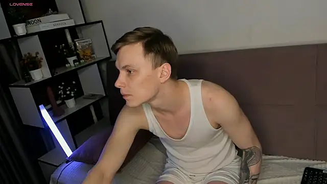 TwinkWhite online show from May 8, 9:18 pm