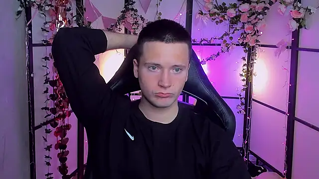 ZackVibe online show from April 13, 5:33 am