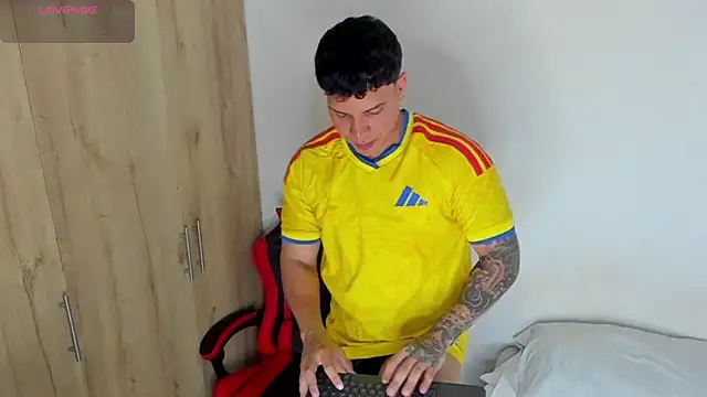 Snapshot of DrakeSmith_ chatting on July 7, 11:41 pm DrakeSmith online show from July 7, 11:41 pm