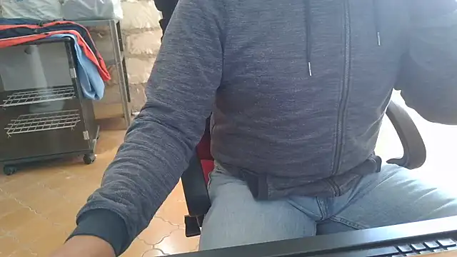 Snapshot of brunosso85ita chatting on May 4, 11:57 am brunosso85ita online show from May 4, 11:57 am