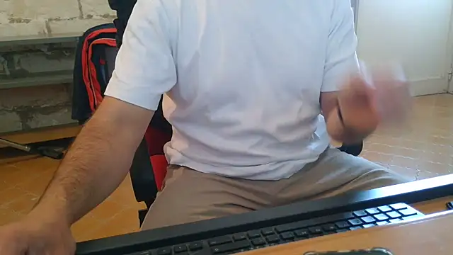 Snapshot of brunosso85ita chatting on April 21, 7:15 am brunosso85ita online show from April 21, 7:15 am