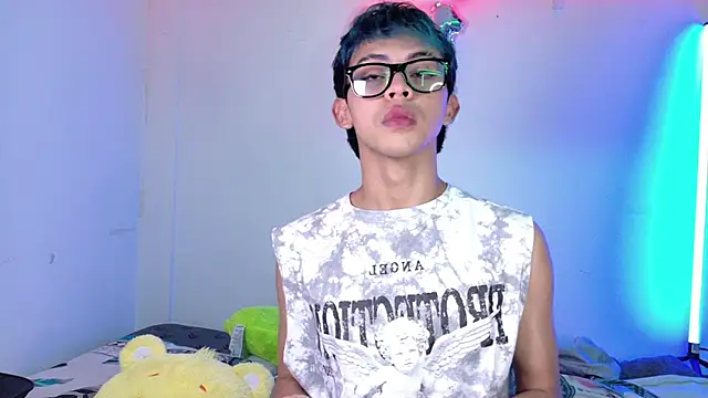 Snapshot of Apolo_Prince1 chatting on July 11, 10:32 pm Apolo Prince1 online show from July 11, 10:32 pm