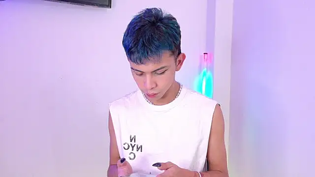 Snapshot of Apolo_Prince1 chatting on June 2, 7:36 pm Apolo Prince1 online show from June 2, 7:36 pm