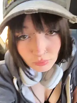 virusDoll online show from June 3, 10:49 am