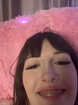 virusDoll online show from May 31, 6:09 pm