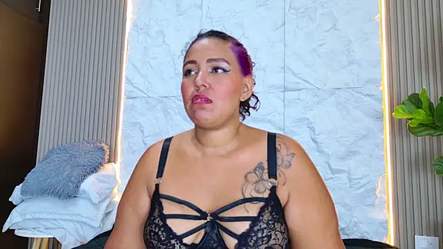 Nina Savage online show from May 1, 3:00 am