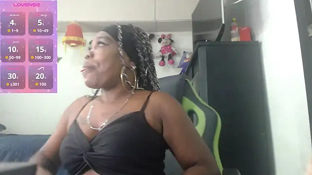 Snapshot of hotbrunettecasandra chatting on October 3, 11:56 am hotbrunettecasandra online show from October 3, 11:56 am