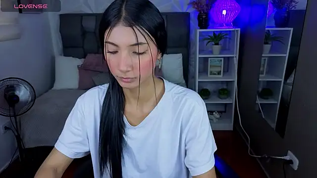 Snapshot of Perlaa_moon_ chatting on July 7, 6:55 pm Perlaa moon online show from July 7, 6:55 pm