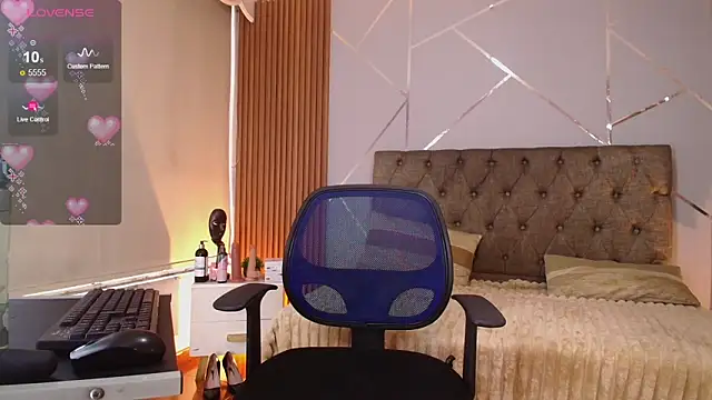 Perlaa moon  online show from May 12, 3:29 pm