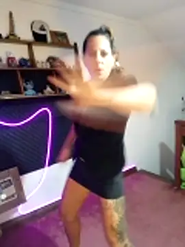 LauKiss online show from April 16, 7:14 pm