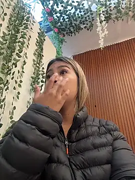 Kimmiebellarie online show from June 12, 12:36 pm