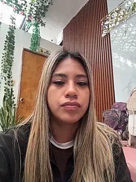 Kimmiebellarie online show from July 1, 1:22 pm