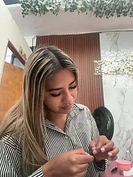 Kimmiebellarie online show from May 26, 1:42 pm