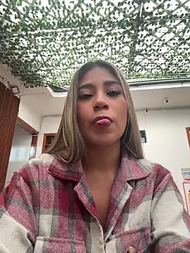 Kimmiebellarie online show from May 18, 1:05 pm
