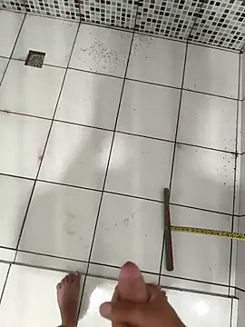 Snapshot of Ninja021 chatting on April 11, 3:47 am Ninja021 online show from April 11, 3:47 am