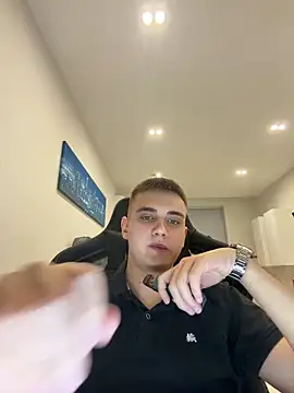 WARDEN w online show from April 17, 6:33 pm