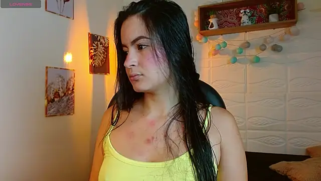Snapshot of rosaleia_ chatting on June 16, 4:45 am rosaleia online show from June 16, 4:45 am