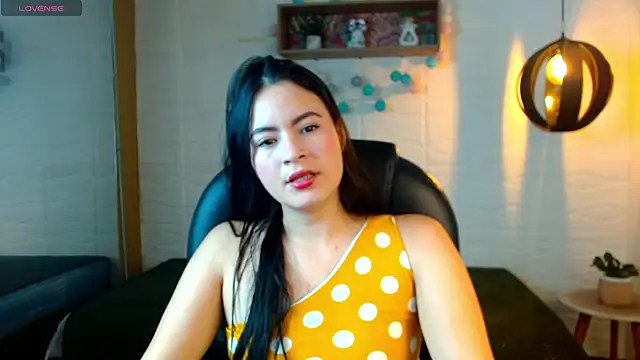 rosaleia  online show from May 26, 3:59 am