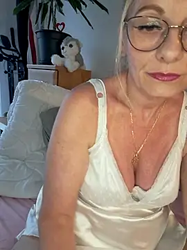 Snapshot of Blond_lady_czech chatting on July 1, 5:46 pm Blond lady czech online show from July 1, 5:46 pm