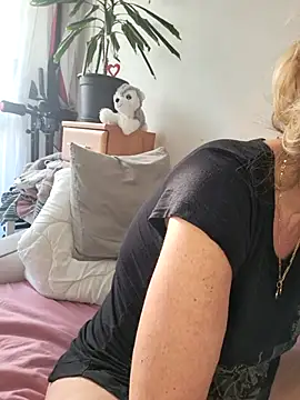 Snapshot of Blond_lady_czech chatting on July 10, 5:46 pm Blond lady czech online show from July 10, 5:46 pm