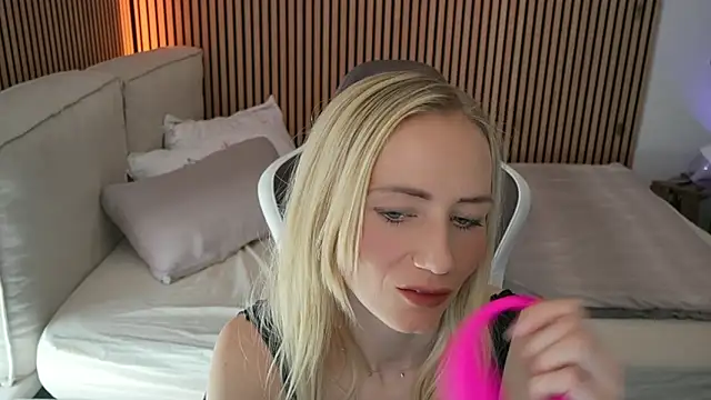 Ella Mysterie online show from April 26, 8:44 am