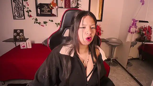 milu1220  online show from April 15, 4:11 pm