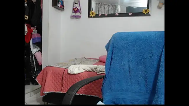 Snapshot of estellahotxxx chatting on May 9, 2:09 pm estellahotxxx online show from May 9, 2:09 pm