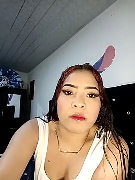 Snapshot of Maddy_sm chatting on May 4, 8:55 pm Maddy sm online show from May 4, 8:55 pm