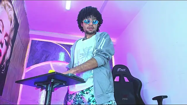 Josh Hot Sex online show from April 17, 11:13 am