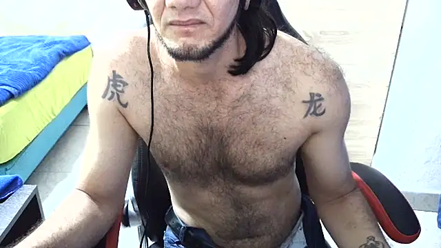 Snapshot of andrew_1520 chatting on July 14, 2:05 am andrew 1520 online show from July 14, 2:05 am