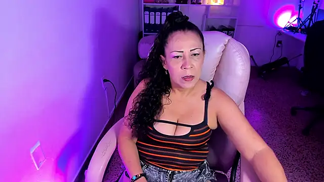 KattySoler online show from April 15, 1:37 pm