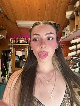 juicybootyquinn online show from July 1, 12:11 am