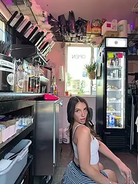 juicybootyquinn online show from June 18, 1:48 am