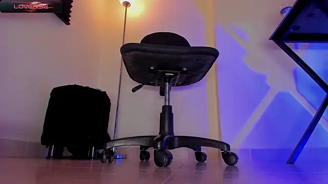 Pandora fosterr online show from April 17, 2:58 am