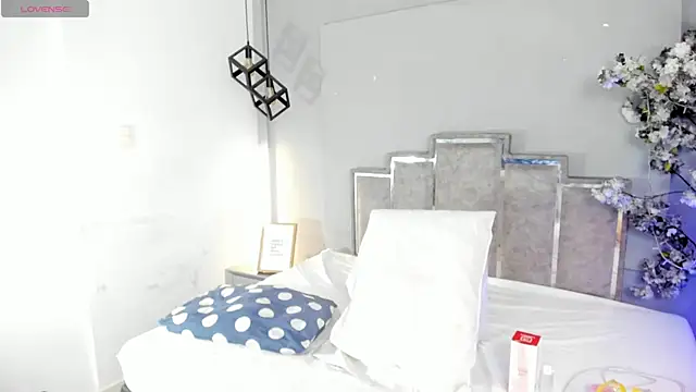 Veronicacarper online show from April 15, 3:34 am