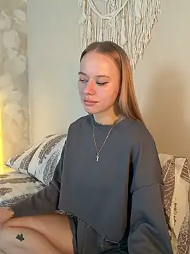 leyaaftermidnight online show from April 18, 6:38 am