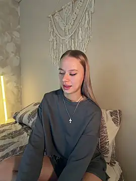 leyaaftermidnight online show from April 14, 9:14 am