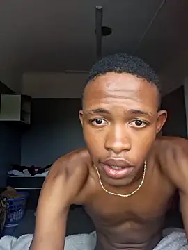 Snapshot of youngAndReckles chatting on April 11, 7:45 am youngAndReckles online show from April 11, 7:45 am