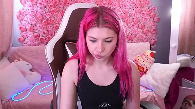 Snapshot of PinkyTrix chatting on May 19, 12:34 pm PinkyTrix online show from May 19, 12:34 pm