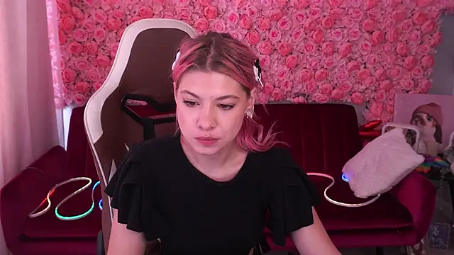 Snapshot of PinkyTrix chatting on June 22, 12:46 pm PinkyTrix online show from June 22, 12:46 pm