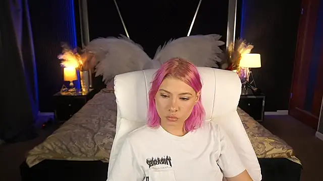 Snapshot of PinkyTrix chatting on July 14, 7:20 pm PinkyTrix online show from July 14, 7:20 pm
