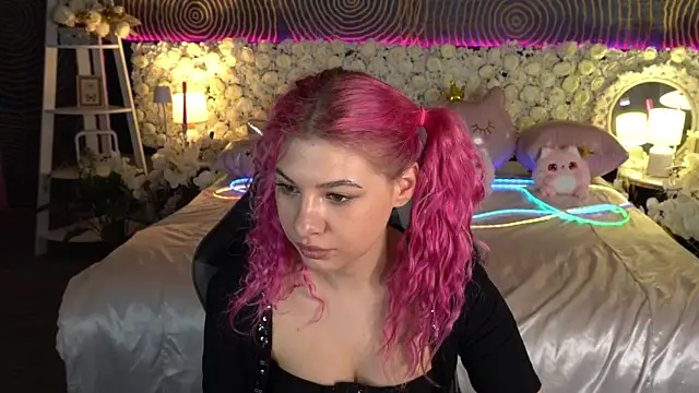 Snapshot of PinkyTrix chatting on May 5, 12:52 pm PinkyTrix online show from May 5, 12:52 pm