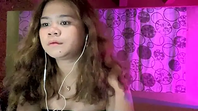 ElodiaSebourn online show from April 13, 1:59 pm